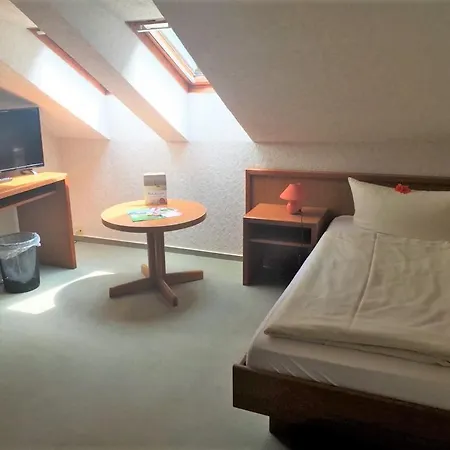 Отель Land-gut-hotel Barbarossa 3*